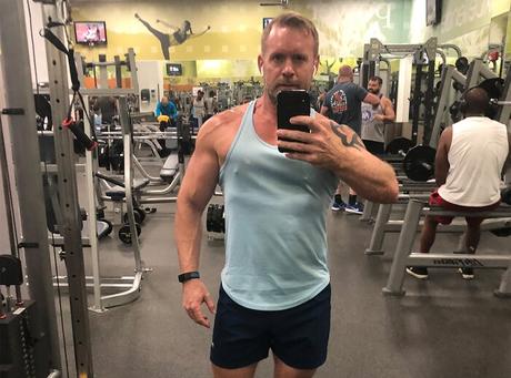 “Lo que me ayudó a superar la quimioterapia fue estar en forma” Wes Logue en el gimnasio