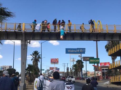 Con piñata de Mónica Rangel, expresan repudio a la candidata de MORENA