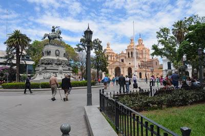 Una plaza con recuerdos juveniles