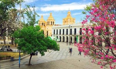 Una plaza con recuerdos juveniles