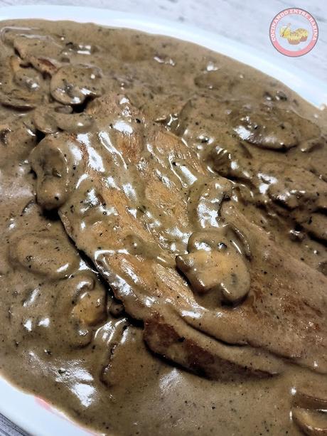 FILETES DE CARNE CON CREMA DE CHAMPIÑONES, SIN LÁCTEOS FILETES DE CARNE CON CREMA DE CHAMPIÑONES, SIN LÁCTEOS