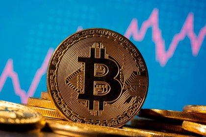 Bitcoin sigue en alza y alcanza los 50.000 dólares