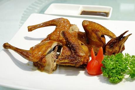 El origen de las expresiones populares: A buen capellán, mejor sacristán El origen de las expresiones populares: A buen capellán, mejor sacristán