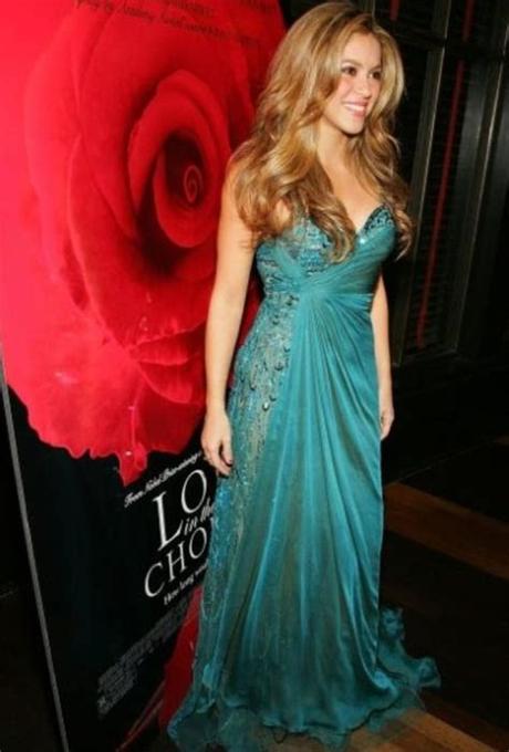 Shakira, jose gaviria, fadi hardan. Shakira blue dress! Amor en tiempos de cólera! | Prom ...