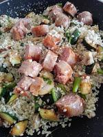 Salteado de arroz con salchichas y verduras