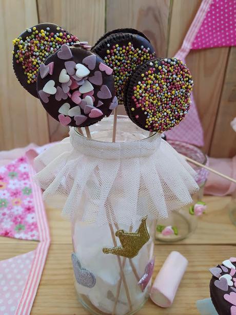 Piruletas de galletas Oreo Cumpleaños, fiestas, mesas dulces, comuniones, bautizos bodas, ideas originales, chocolate, decoración de azúcar, sin horno, fácil, chocolate, candybar Cuca Piruletas de galletas Oreo Cumpleaños, fiestas, mesas dulces, comuniones, bautizos bodas, ideas originales, chocolate, decoración de azúcar, sin horno, fácil, chocolate, candybar Cuca