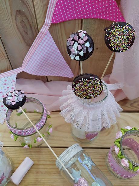 Piruletas de galletas Oreo Cumpleaños, fiestas, mesas dulces, comuniones, bautizos bodas, ideas originales, chocolate, decoración de azúcar, sin horno, fácil, chocolate, candybar Cuca Piruletas de galletas Oreo Cumpleaños, fiestas, mesas dulces, comuniones, bautizos bodas, ideas originales, chocolate, decoración de azúcar, sin horno, fácil, chocolate, candybar Cuca