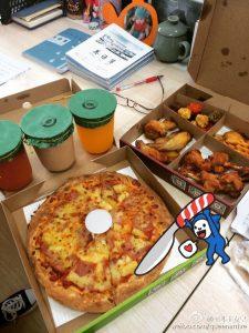 柴蔚感恩节晒自拍野生眉抢镜 网友：你的眉毛分我一半？：亚博APP下载