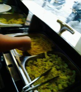 柴蔚感恩节晒自拍野生眉抢镜 网友：你的眉毛分我一半？：亚博APP下载