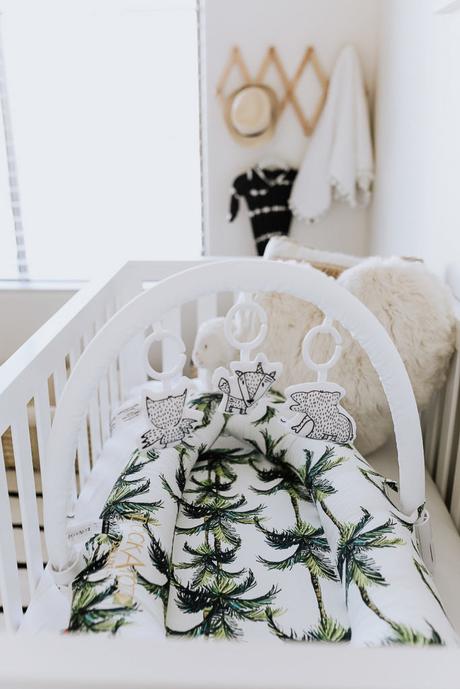 Decora una habitación de bebe en tonos neutros.