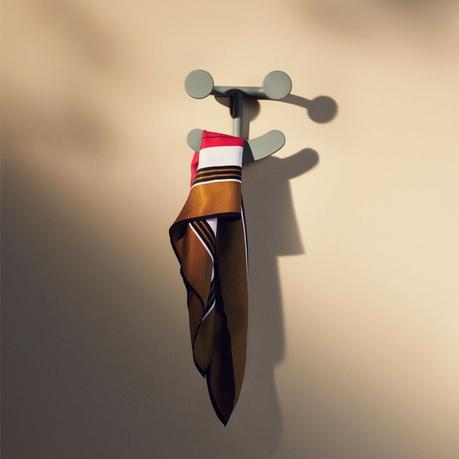 delikatissen scandinavian design productos de diseño hogar jaime hayon gancho perchero Happy Hook gancho perchero de diseño Fritz Hansen dk fritz hansen diseño simpático diseño nórdico diseño escandinavo diseño de colores diseño danés design kitchen hanger design hook design hanger design accesories danish design danish coat hanger coat hanger accesorios de diseño hogar  