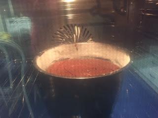 TARTA DE CHOCOLATE CON COBERTURA DE CHOCOLATE , NATA Y MIEL TARTA DE CHOCOLATE CON COBERTURA DE CHOCOLATE , NATA Y MIEL