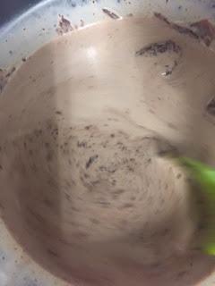 TARTA DE CHOCOLATE CON COBERTURA DE CHOCOLATE , NATA Y MIEL TARTA DE CHOCOLATE CON COBERTURA DE CHOCOLATE , NATA Y MIEL