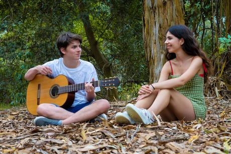 El dúo folky argentino Borneo se acerca a la bossa en su nuevo single madame2