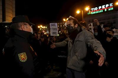 Pablo Hasél, en prisión, y la ola de protestas en apoyo al rapero.