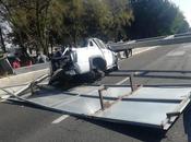 Atienden servicios emergencia caída señalamiento paseo tollocan. deja lesionado