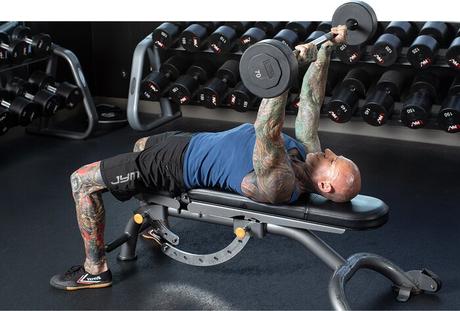 Cómo (y por qué) mantenerse delgado mientras se desarrolla músculo Press de tríceps acostado