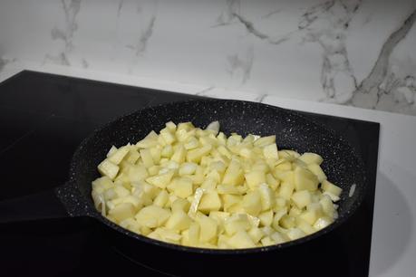 Tortilla de patatas pimiento asado y morcilla