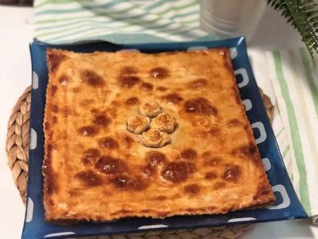 EMPANADA DE JAMÓN Y QUESO CON CEBOLLA CARAMELIZADA empanada de jamón y queso