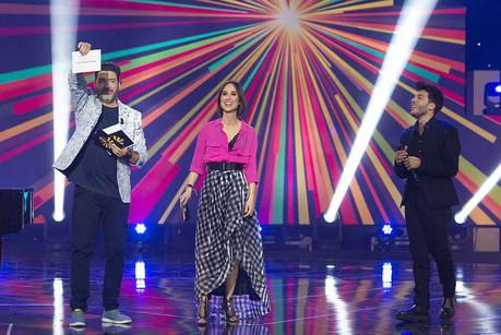  Tony Aguilar y Julia Varela anuncian la canción ganadora de Blas Cantó