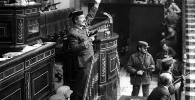 Homenajear la democracia con leyes franquistas. Homenajear la democracia con leyes franquistas.