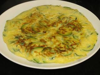 TORTILLA DE CALABACÍN Y CEBOLLA