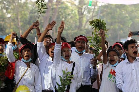 Myanmar: protestas aumentan, aun bajo aprobación de represión letal