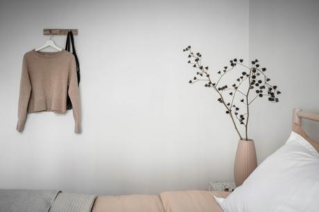 delikatissen white decor vivienda sin persianas vivienda sin cortinas tiny apartment decor techos altos scandinavian decor nordic style iluminación nórdica grandes ventanales estilo nórdico decoración luminosa decoración escandinava bright decor big windows scandinavia  