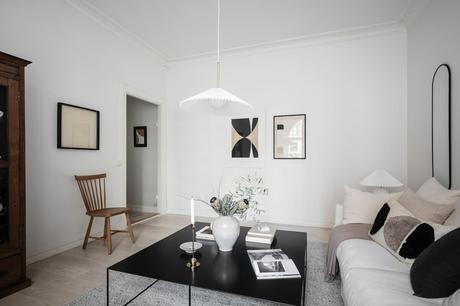 delikatissen white decor vivienda sin persianas vivienda sin cortinas tiny apartment decor techos altos scandinavian decor nordic style iluminación nórdica grandes ventanales estilo nórdico decoración luminosa decoración escandinava bright decor big windows scandinavia  