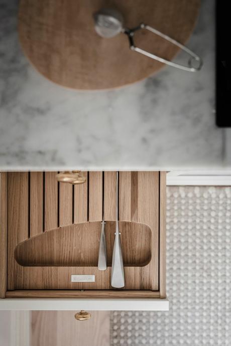 delikatissen white decor vivienda sin persianas vivienda sin cortinas tiny apartment decor techos altos scandinavian decor nordic style iluminación nórdica grandes ventanales estilo nórdico decoración luminosa decoración escandinava bright decor big windows scandinavia  