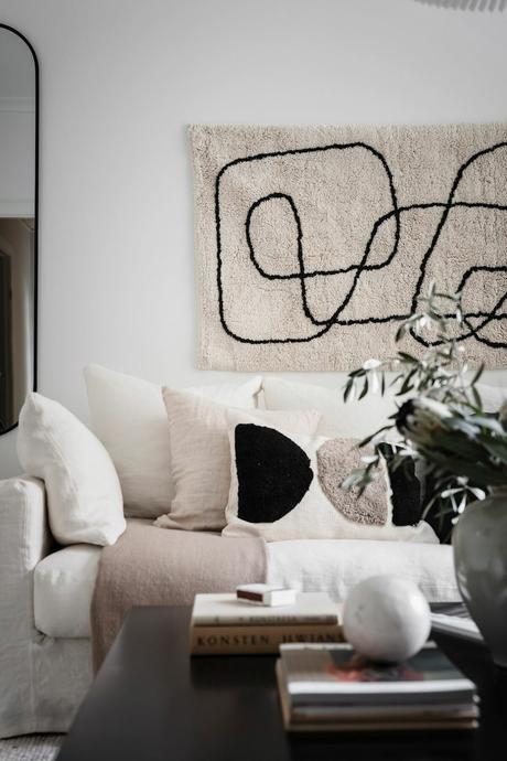 delikatissen white decor vivienda sin persianas vivienda sin cortinas tiny apartment decor techos altos scandinavian decor nordic style iluminación nórdica grandes ventanales estilo nórdico decoración luminosa decoración escandinava bright decor big windows scandinavia  