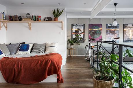 Un loft creativo con ladrillo visto y arte. Un loft creativo con ladrillo visto y arte.
