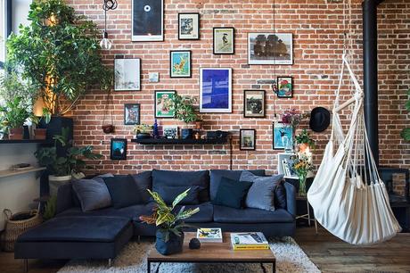 Un loft creativo con ladrillo visto y arte. Un loft creativo con ladrillo visto y arte.