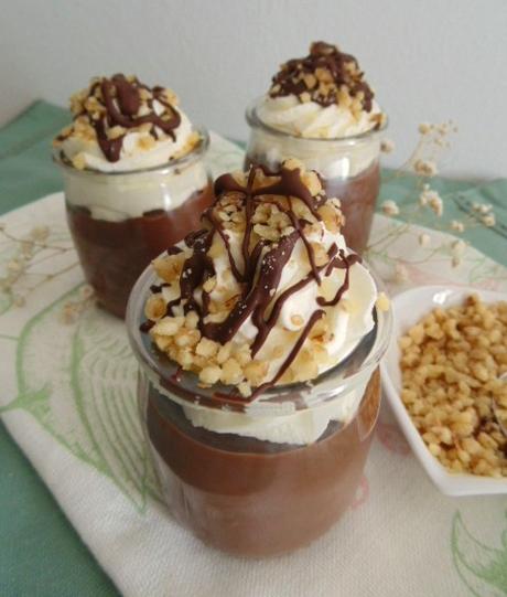 Vasitos de chocolate & nata con nueces