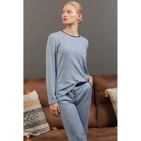 Selección de ropa de descanso de mujer.