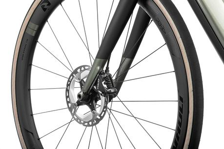 Pivot Cycles presenta su nueva Ebike de gravel E-Vault