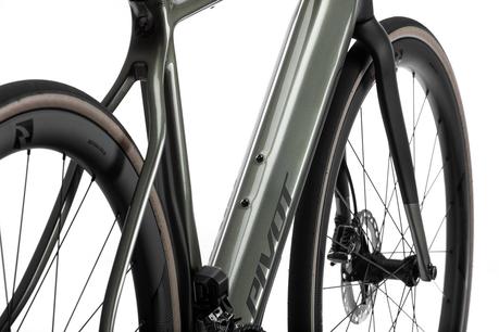 Pivot Cycles presenta su nueva Ebike de gravel E-Vault