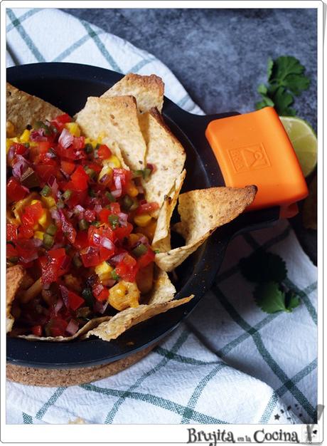 Nachos con pollo, bacon y queso