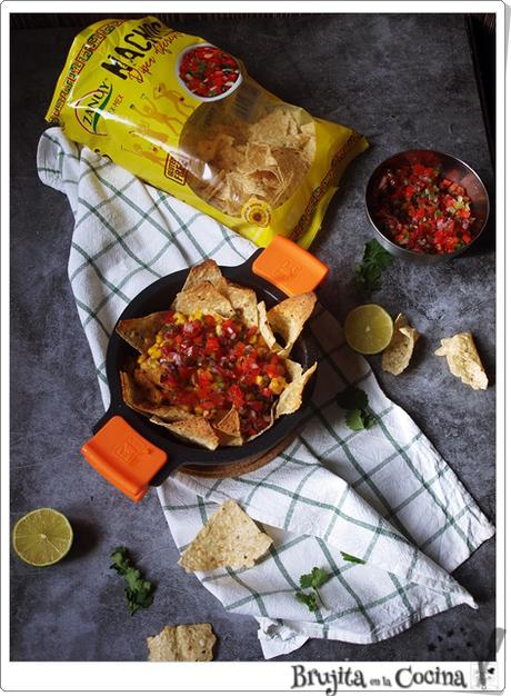 Nachos con pollo, bacon y queso