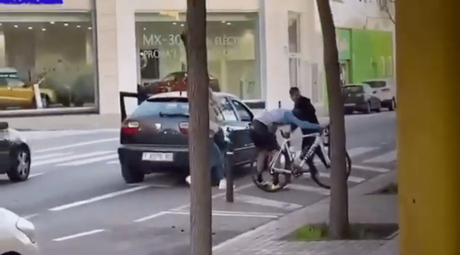 Agresión brutal a un ciclista en Sabadell