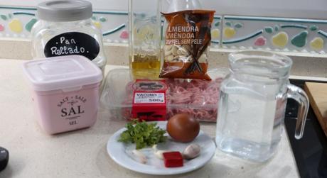 Los ingredientes necesarios para hacer las albóndigas en salsa con Mambo