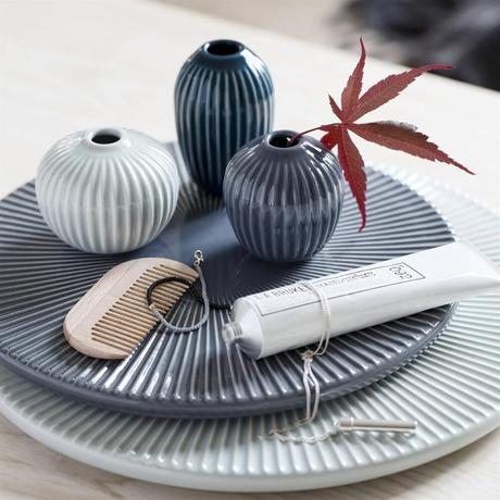 delikatissen tableware tableset scandinavian design scandinavian decor pottery porcelana nordic design menaje de hogar Kähler jarrones interior decoration diseño nórdico diseño escandinavo diseño danés dinnerware design decoración de mesas danish porcelain danish design craftsmanship cermics cerámica artesanía &tradition delikatissen tableware tableset scandinavian design scandinavian decor pottery porcelana nordic design menaje de hogar Kähler jarrones interior decoration diseño nórdico diseño escandinavo diseño danés dinnerware design decoración de mesas danish porcelain danish design craftsmanship cermics cerámica artesanía &tradition