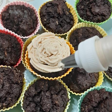 CUPCAKES DE CHOCOLATE Y CALABACIN KETO CUPCAKES DE CHOCOLATE Y CALABACIN KETO