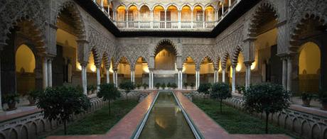 Real Alcázar de Sevilla, una visita de cine por el monumento más bonito de la ciudad. Real Alcázar de Sevilla, una visita de cine por el monumento más bonito de la ciudad.