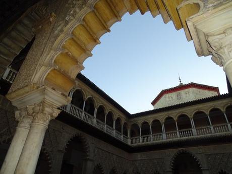Real Alcázar de Sevilla, una visita de cine por el monumento más bonito de la ciudad. Real Alcázar de Sevilla, una visita de cine por el monumento más bonito de la ciudad.