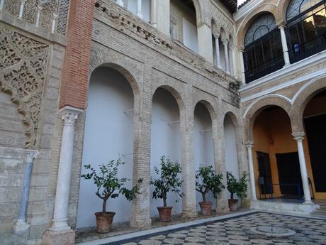 Real Alcázar de Sevilla, una visita de cine por el monumento más bonito de la ciudad. Real Alcázar de Sevilla, una visita de cine por el monumento más bonito de la ciudad.