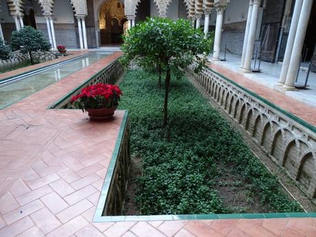 Real Alcázar de Sevilla, una visita de cine por el monumento más bonito de la ciudad. Real Alcázar de Sevilla, una visita de cine por el monumento más bonito de la ciudad.