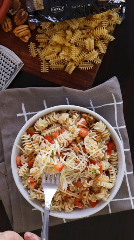 Ensalada de Pasta con Nuez ensalada de pasta fideos fresca facil rapida tomate ajo