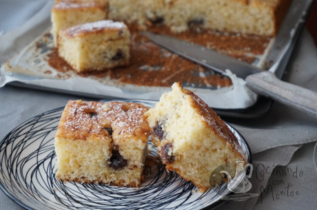 Coca de magdalena con chocolate