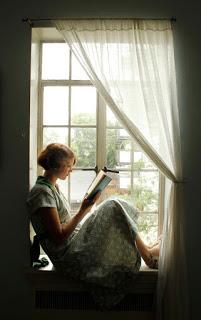 4.476 - LEYENDO UN LIBRO...